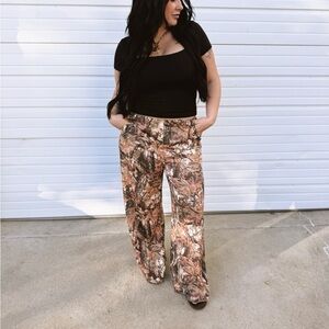 Women's Camouflage Wide-Leg Pants